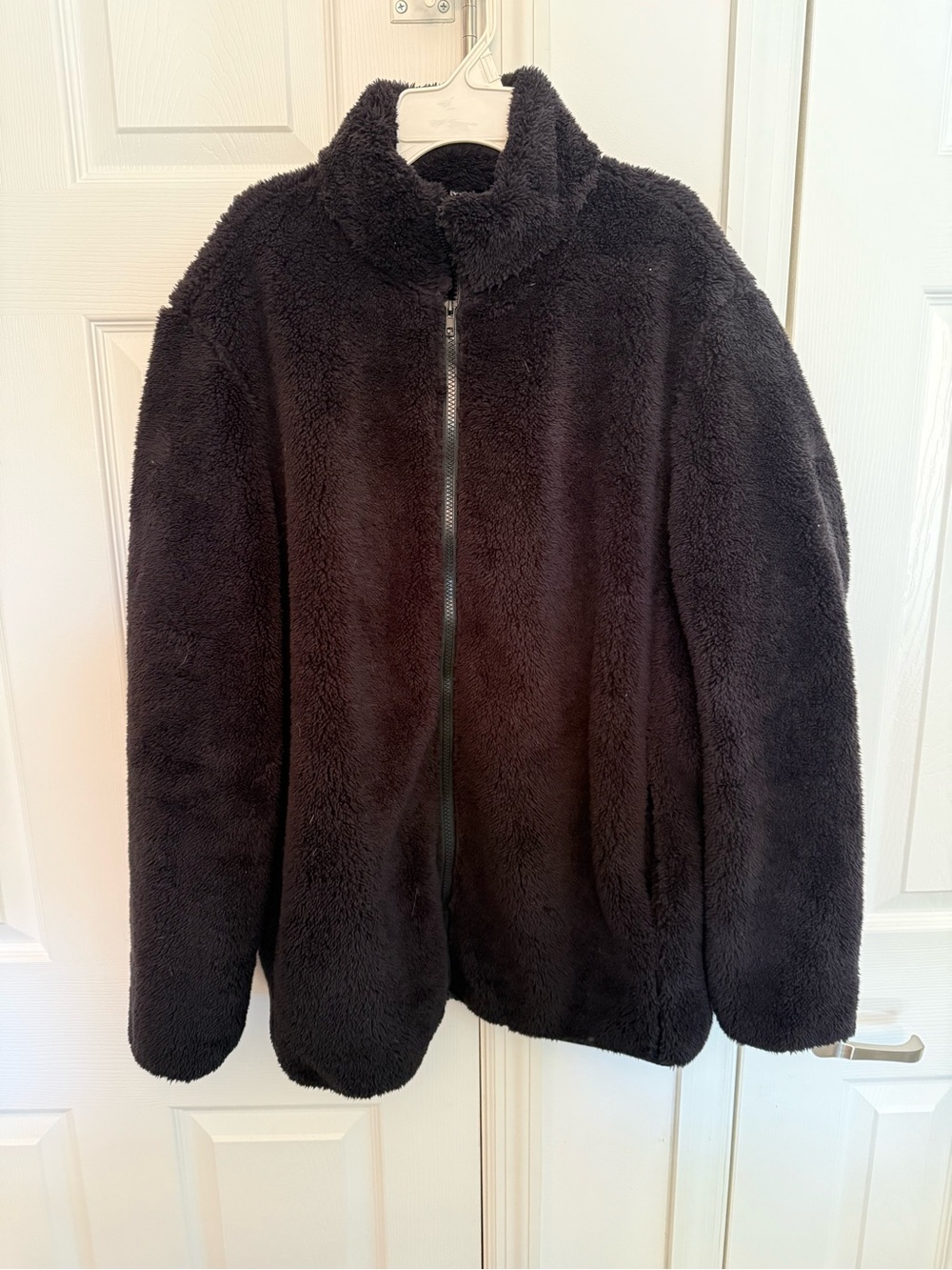 Women’s Cozy Plush Zip-Up Faux Fur Jacket - Black